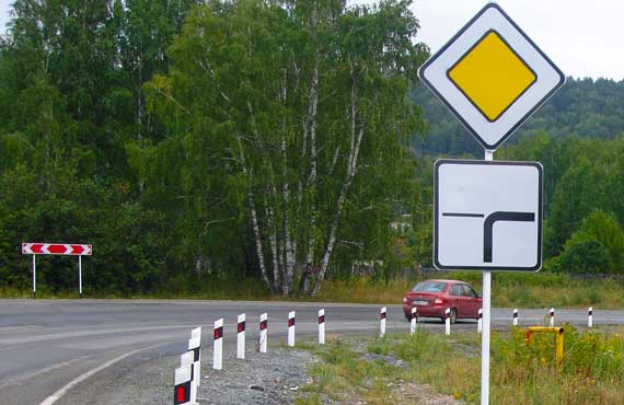 дорожные столбики, столбики сигнальные, дорожная веха, вешка сигнальная